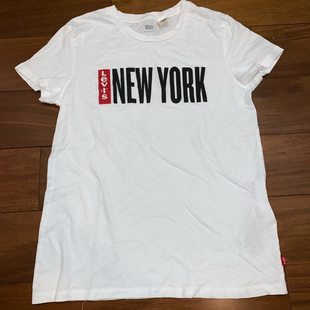 Levi’s white T-shirt